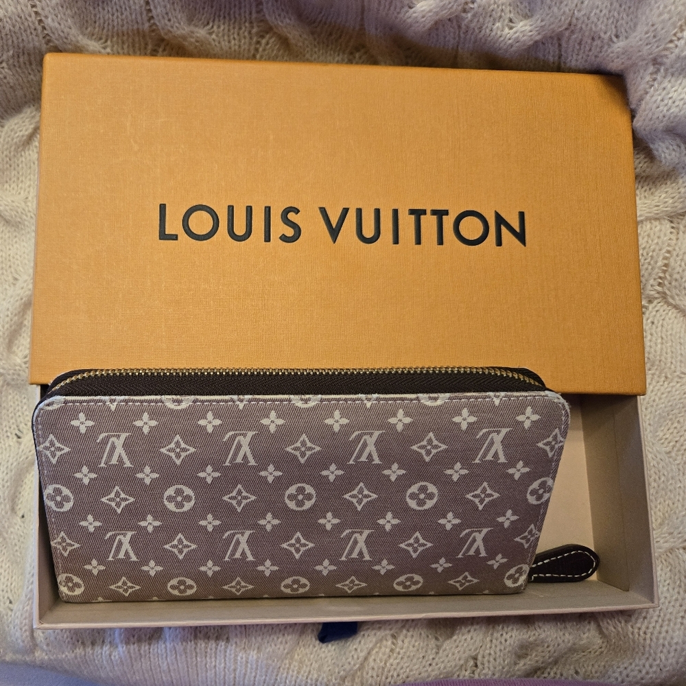 COPY - Louis vuitton wallet  denim like new